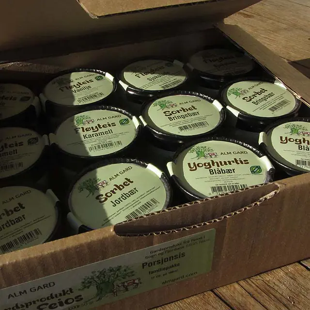 Familiepakke med 12 beger i 6 smaker øko fløyteis. sorbet og yoghurtis